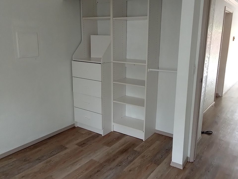 Closet built-in