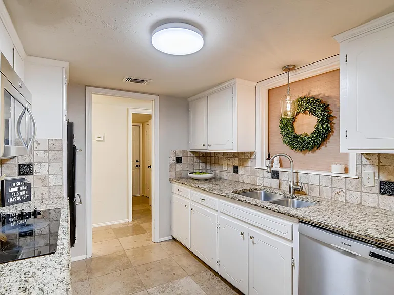 1724 Westridge Dr — Photo 15