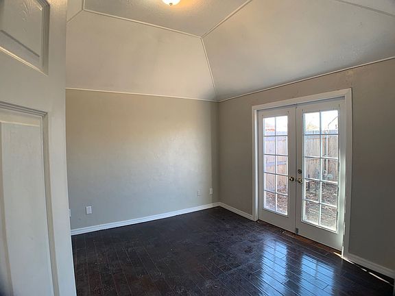 4th image of 2625 Briarcliff Dr