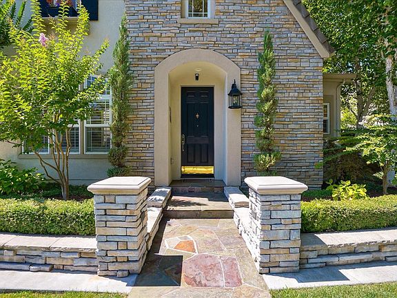5th image of 1941 Saint Andrews Cir