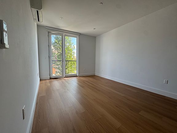 3rd image of 547 Martin Luther King Dr #3
