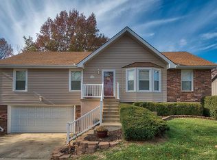 1140 NE Ridgeview Dr, Lees Summit, MO 64086