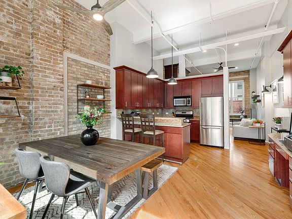 3rd image of 601 Linden Pl APT 121