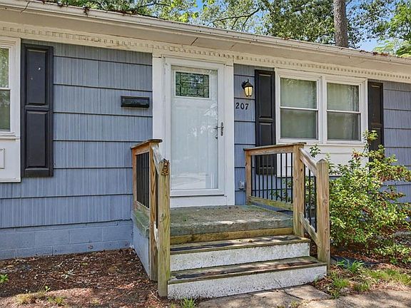 5th image of 207 Robinson Dr