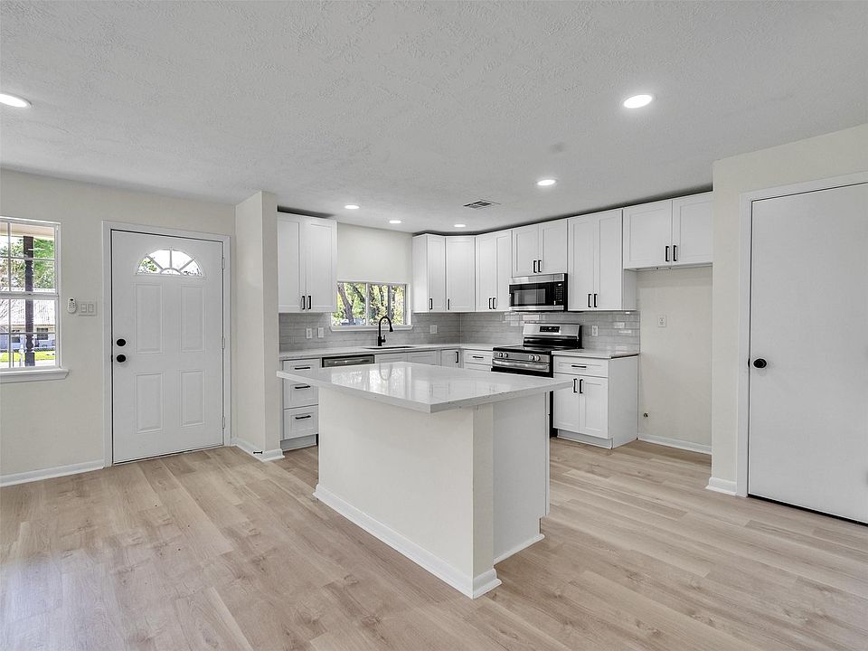 1st image of 215 Sparkling Water Dr