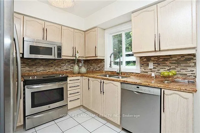 80 Larratt Ln — Photo 4