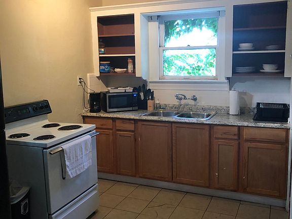 4th image of 2217 Wheeler St #2nd