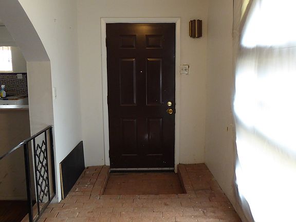 2nd image of 1647 Menaul Blvd NW