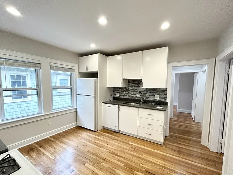 120-122 Hillside St #2 — Photo 2