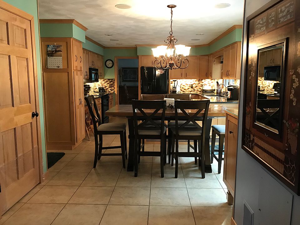 1st image of 10 Buckboard Dr