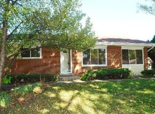332 E Jeffery Ave, Wheeling, IL 60090