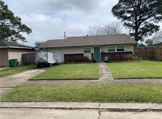 513 E Forest Lawn Dr, Gretna, LA 70056