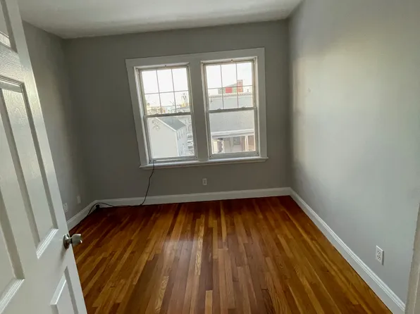 (undisclosed Address), Lynn, MA 01902
