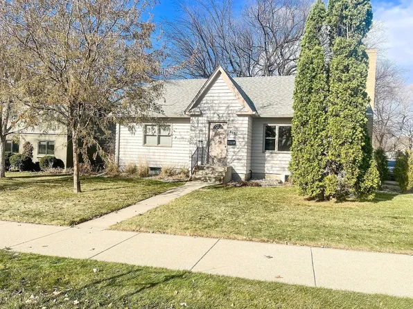 811 7th St, Brookings, SD 57006