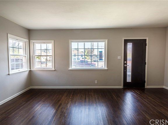 5th image of 637 S Inglewood Ave
