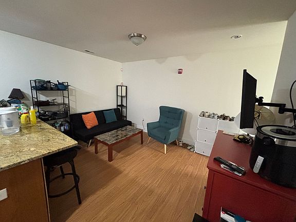 4th image of 3835-37 Hamilton St #10