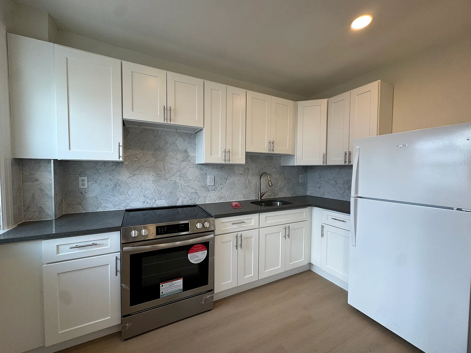 1 bed, 850 sqft, $1,200 — Photo 2
