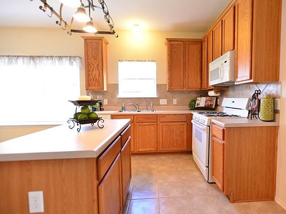 5th image of 103 N Treasure Oaks Dr