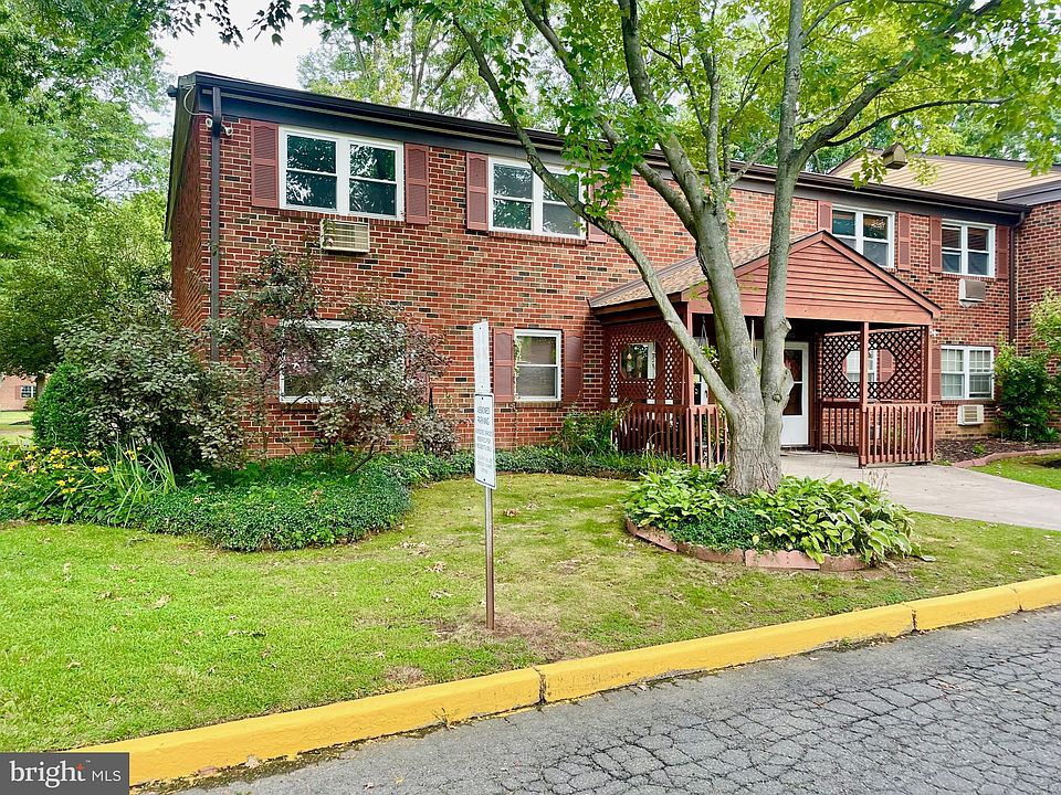 1st image of 916 Garnet Dr #9B