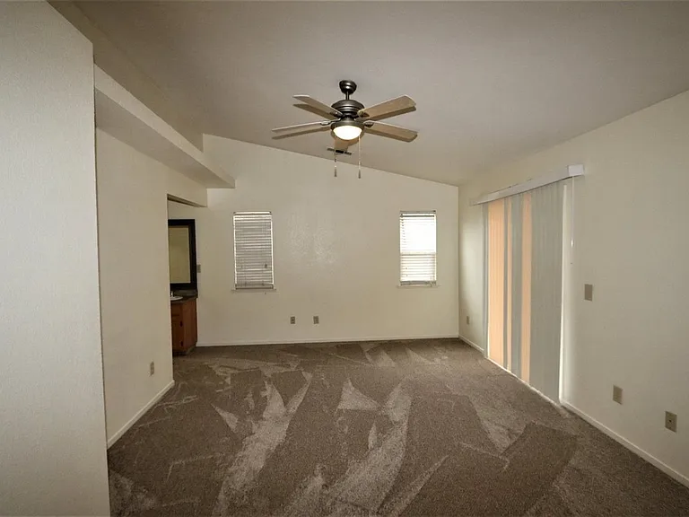 1320 Crater Ave — Photo 2