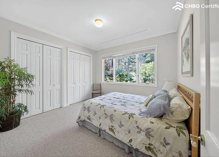 2nd upstairs bedroom with separate bath