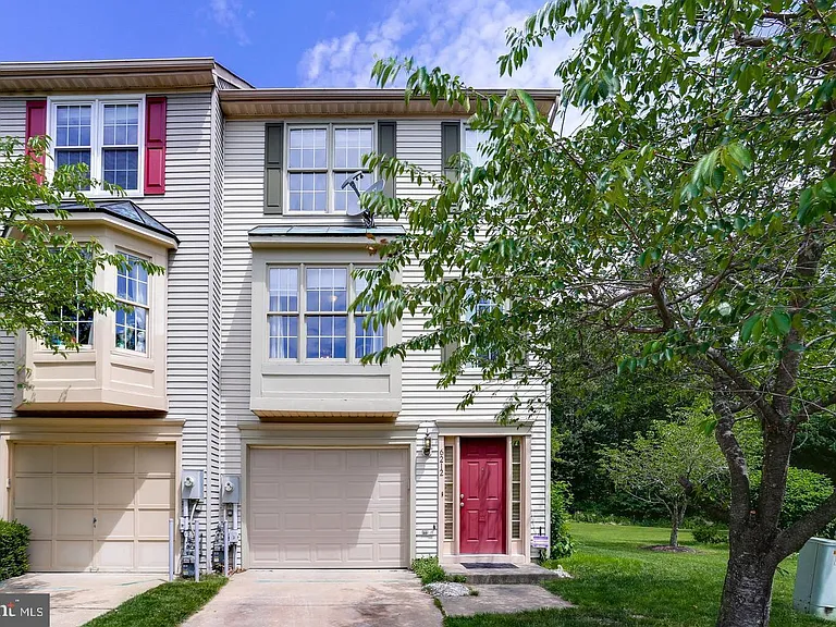 6212 Briar Ct — Photo 1