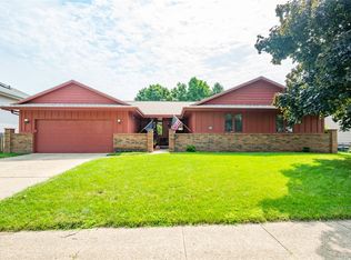 4513 82nd St, Urbandale, IA 50322