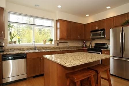 4th image of 2385 NE Park Dr