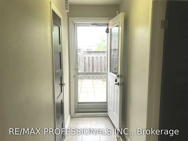 1582 Otterby Rd #BASEMENT — Photo 2
