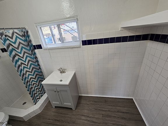 5th image of 520 Flower St #B