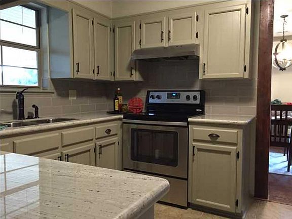5th image of 300 Estainville Ave