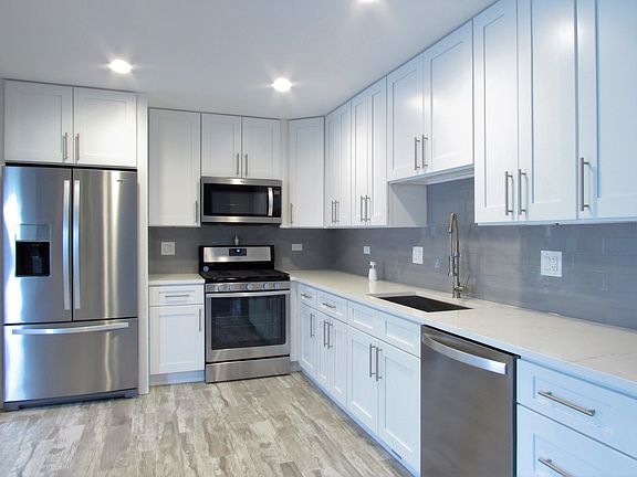 2nd image of 2166 Spruce Ave
