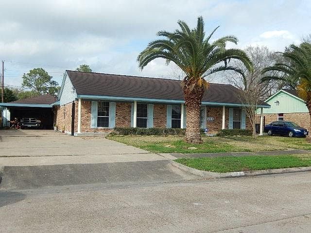 1st image of 211 Parliament Dr