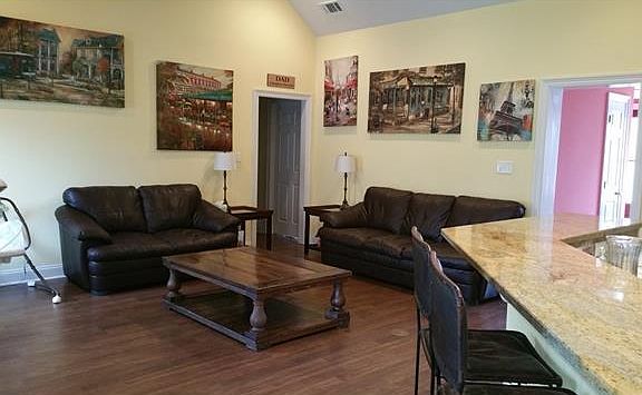 3rd image of 1582 Broadmoor Dr