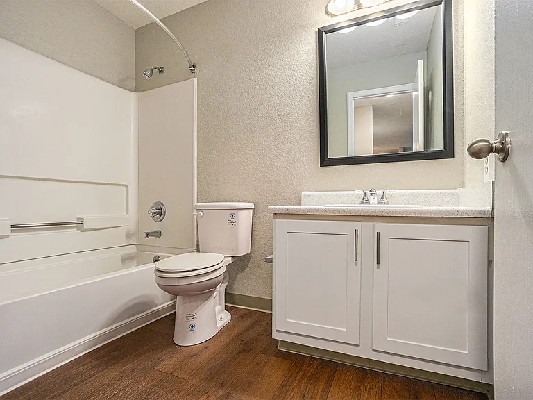 The Vista Apartments and Townhomes — Photo 18