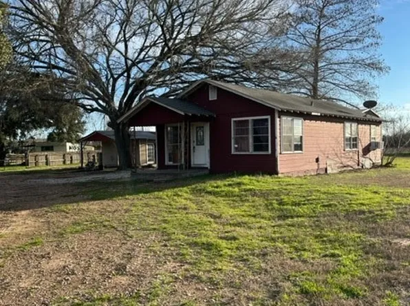 388 Ellen May Rd, Yoakum, TX 77995