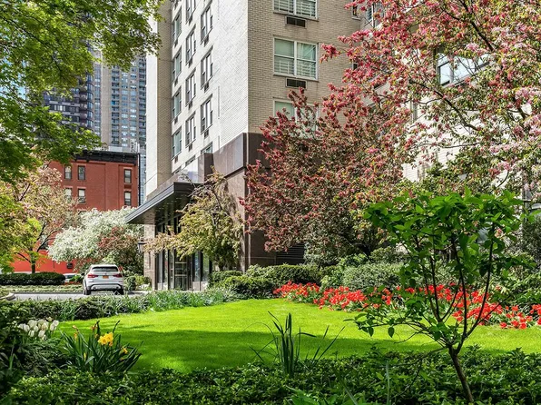 1675 York Avenue image 3 of 7