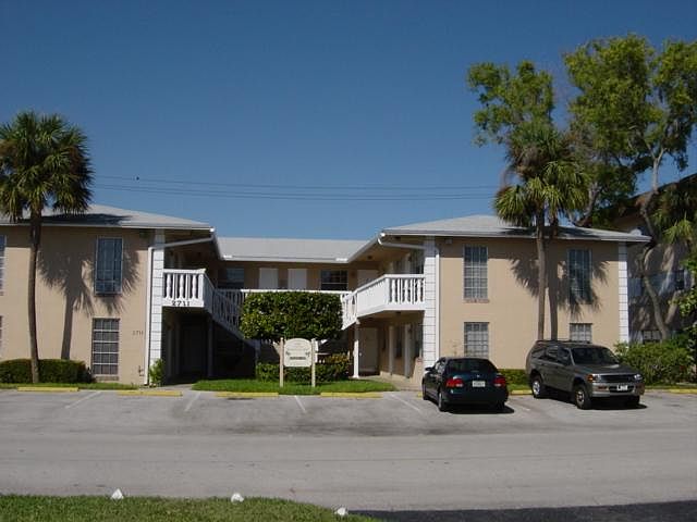 1st image of 2711 NE 49th St APT 4