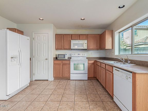 3rd image of 8012 W WILLETTA Street