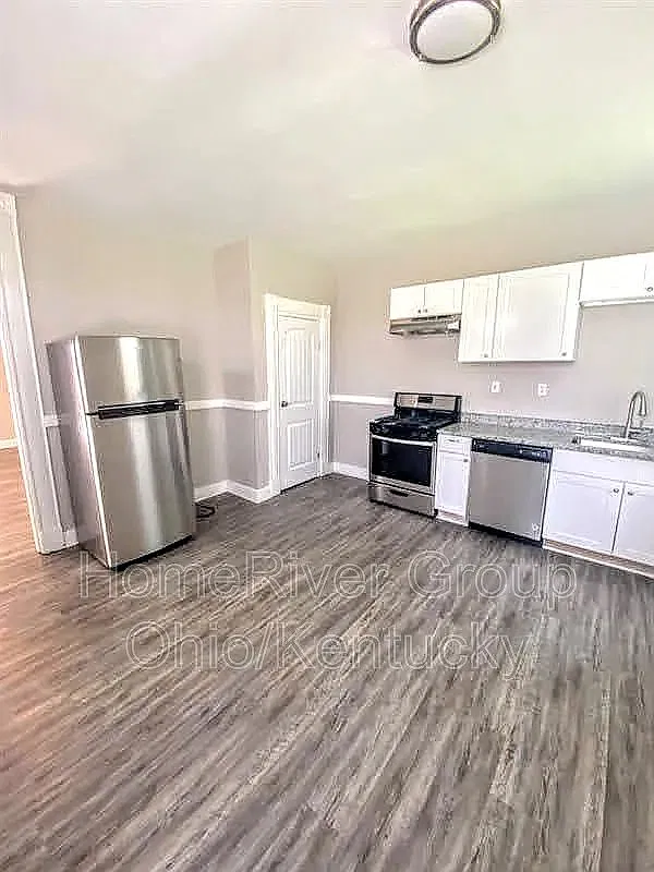 2 bed, 1.0 bath, 984 sqft, $1,597 — Photo 2