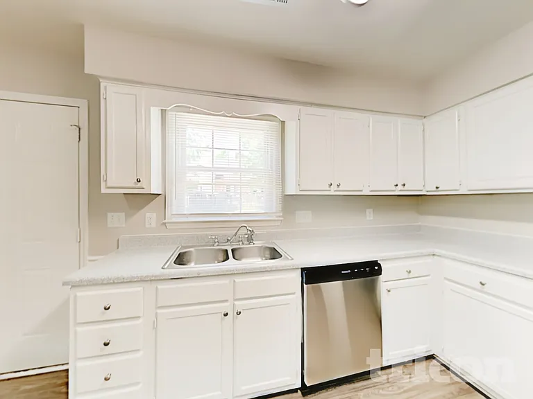 8831 Milton Morris Dr — Photo 4