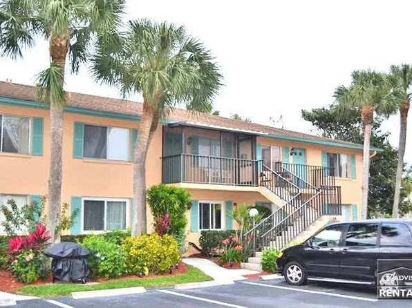 3834 Snowflake Ln, Naples, FL 34112