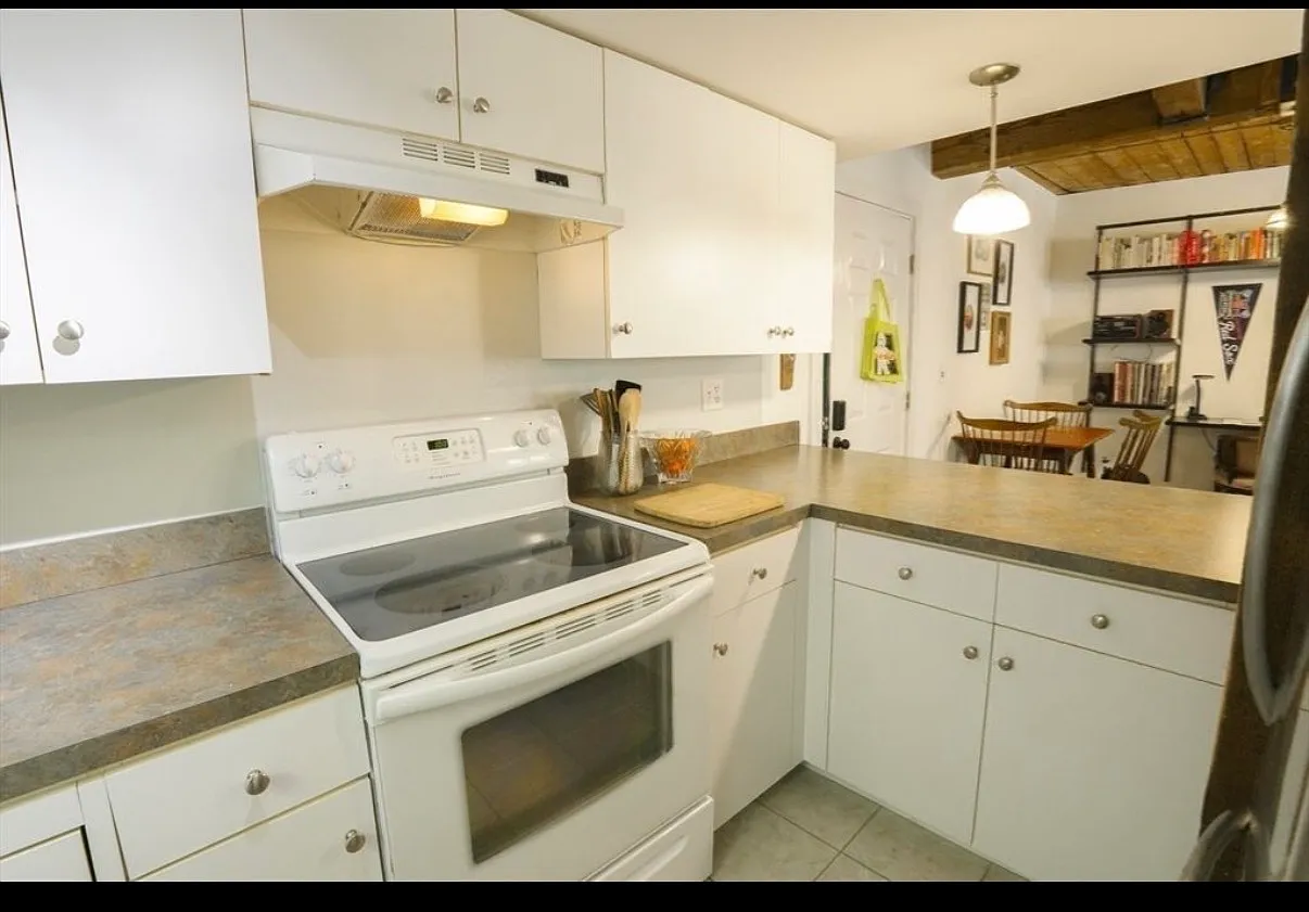2 bed, 894 sqft, $2,700 — Photo 3