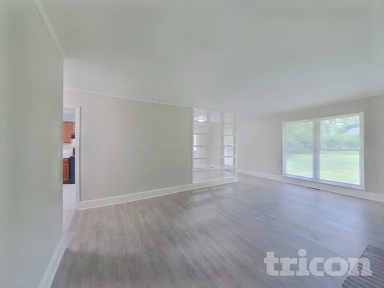 5530 Wedgewood Dr — Photo 2