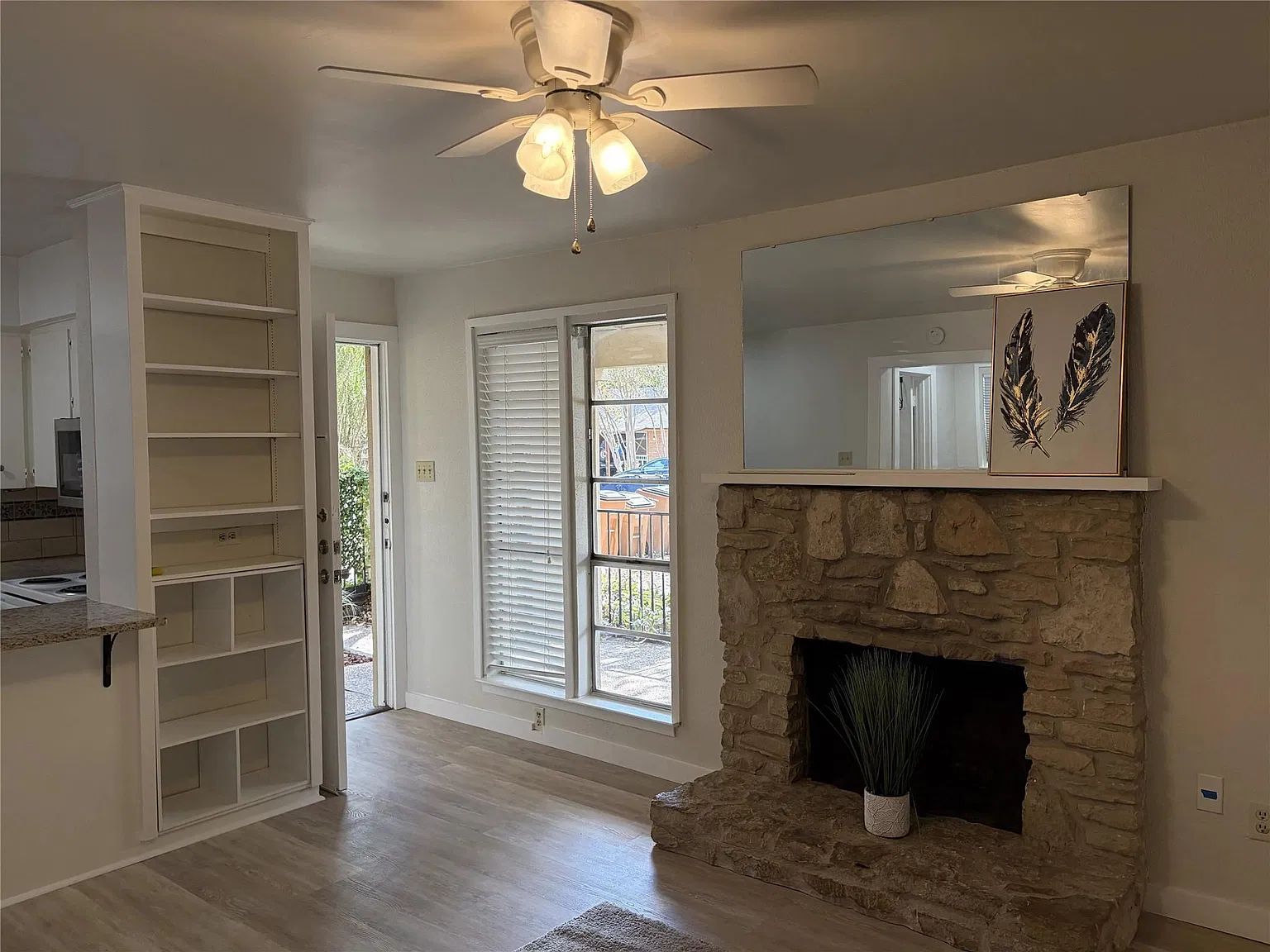 1 bed, 1.0 bath, 850 sqft, $850 — Photo 3
