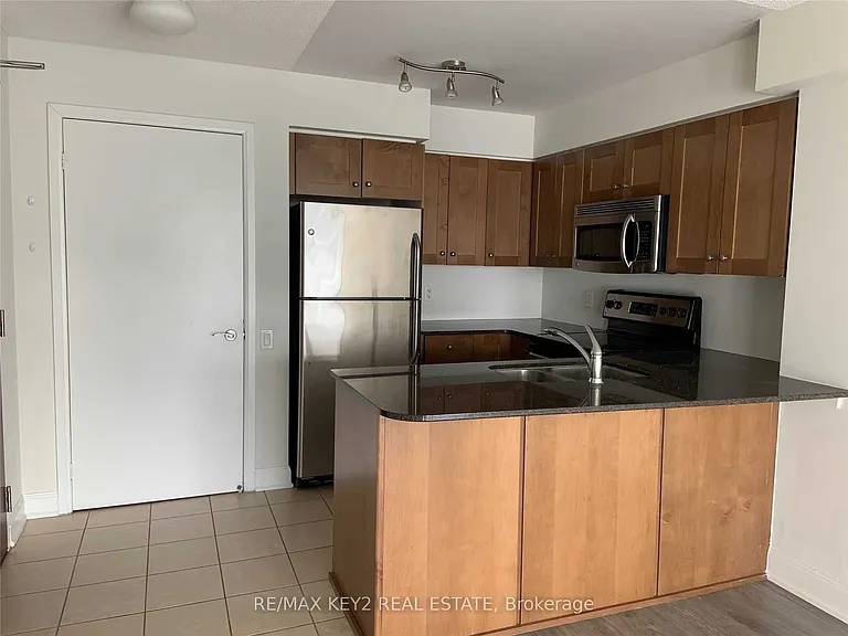 2181 Yonge St #2307 — Photo 7