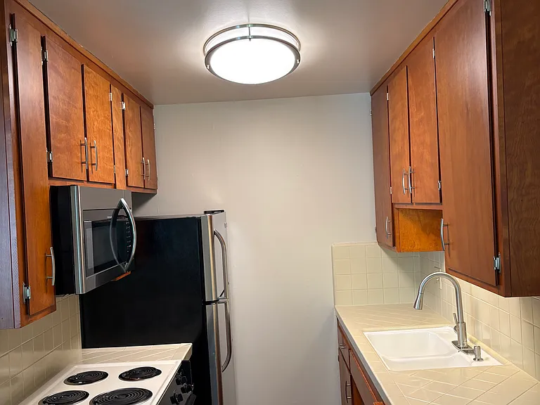 2314 D St #9 — Photo 4