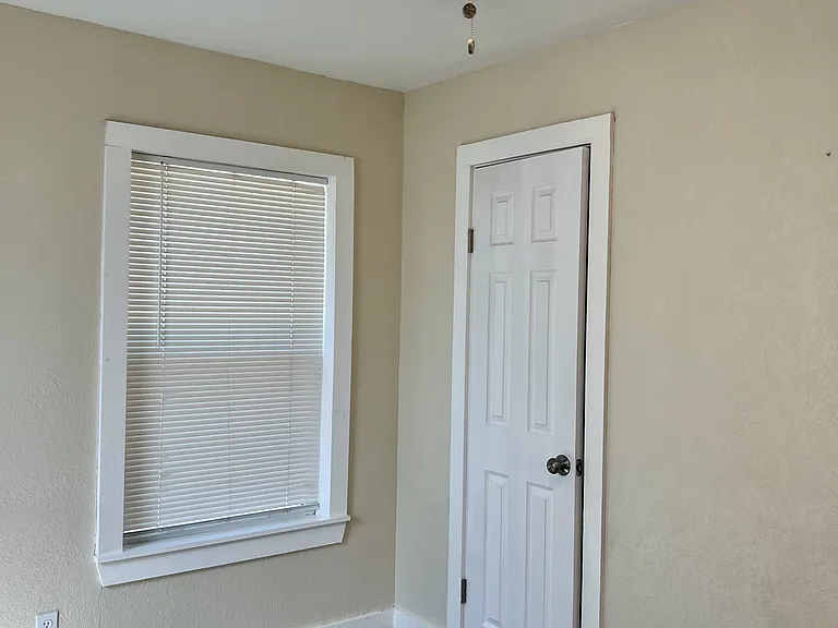 1036 N Madison Ave — Photo 20