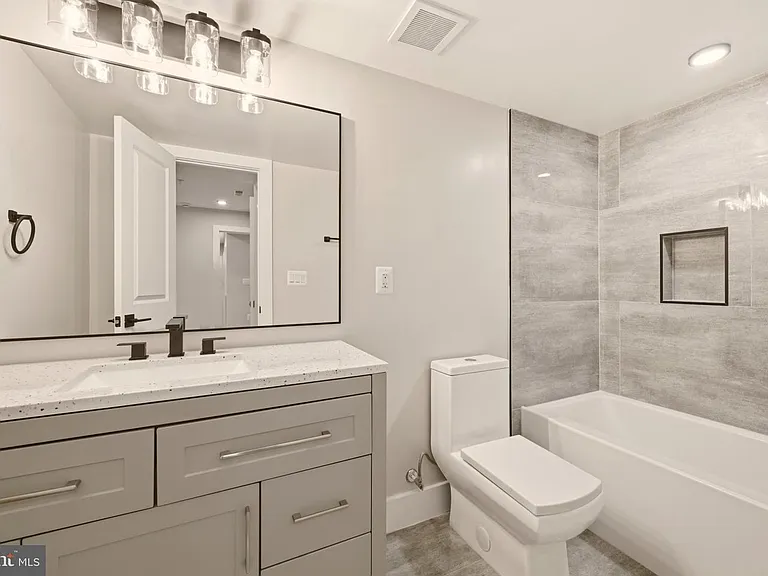724 Rock Creek Church Rd NW #B — Photo 5
