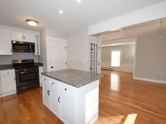 5th image of 99 Island St